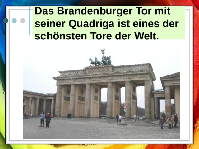 Das Brandenburger Tor mit seiner Quadriga ist eines der sch önsten Tore der Welt.