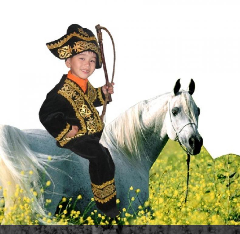 Боле казахский. Казахский костюм для мальчика. Казахский национальный костюм для мальчика. Казахский мальчик на коне. Дети в национальных костюмах.
